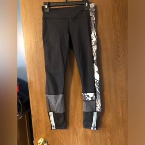 Lululemon leggings size 6
